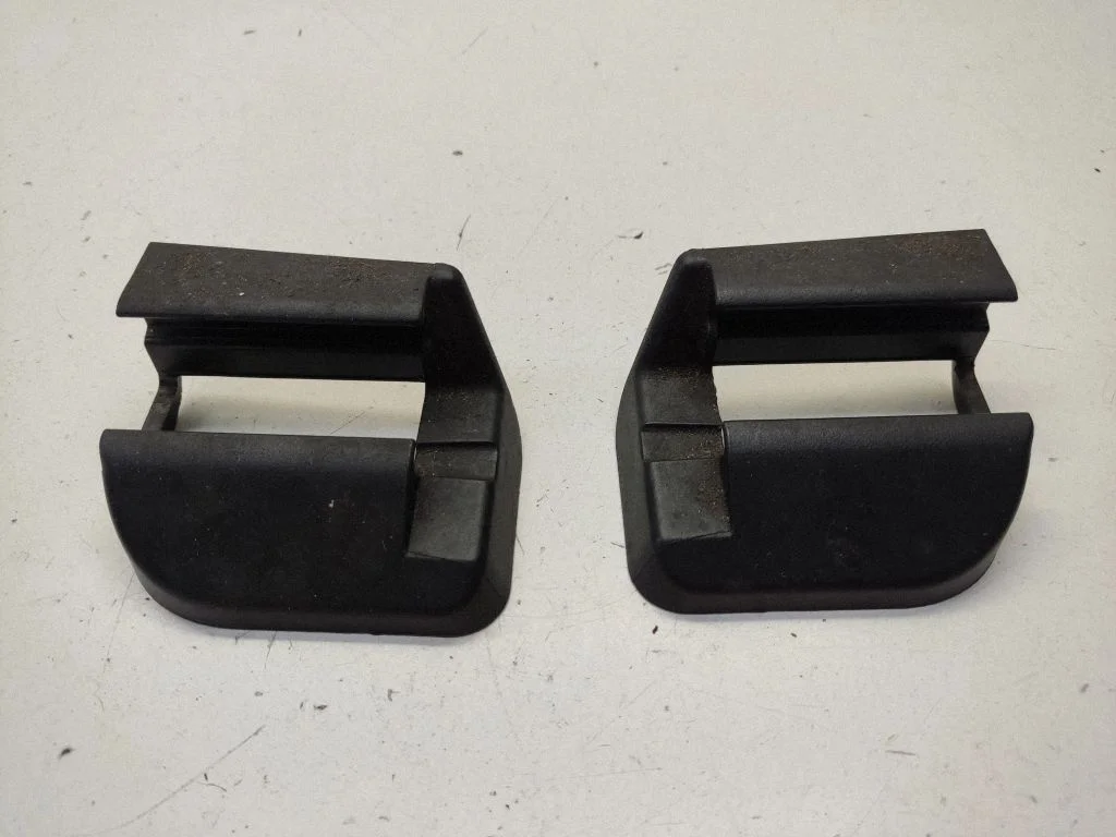 Front passenger seat rail trim – Mercedes-Benz ML-Class W164 (2005-2011)