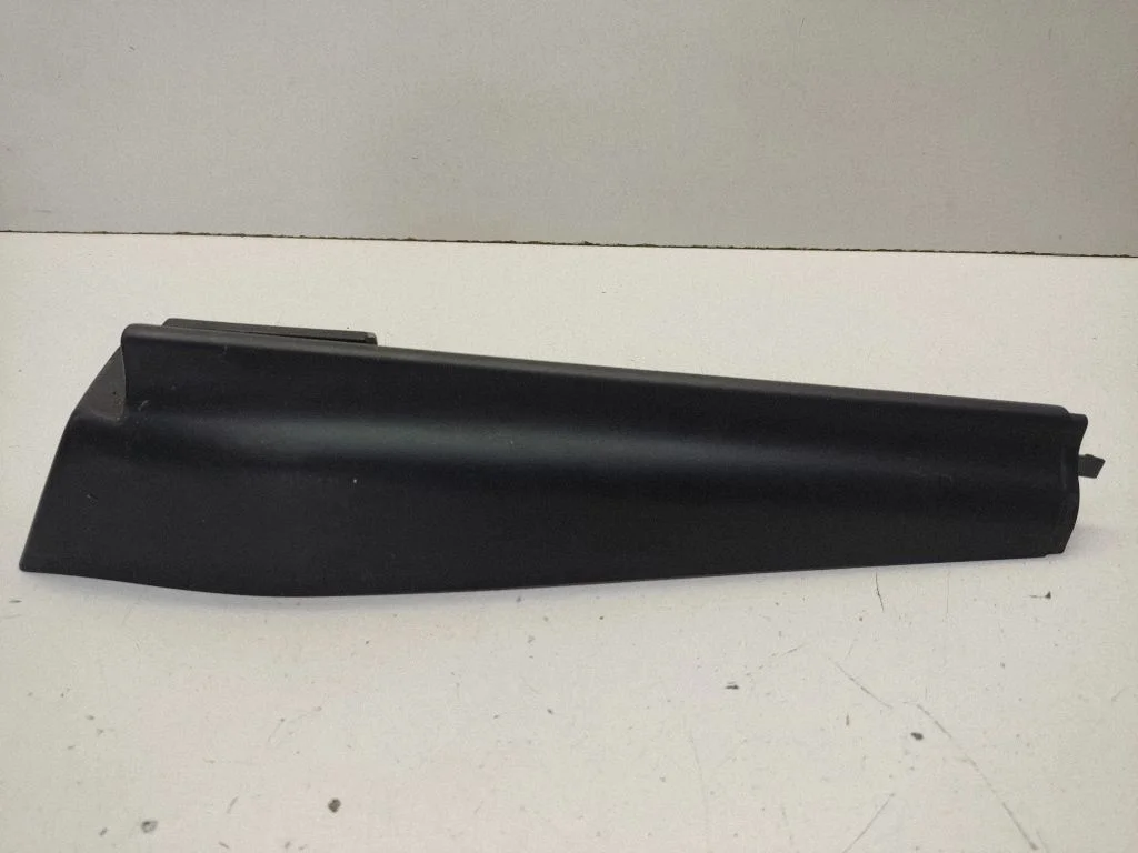Front passenger seat rail trim – Mercedes-Benz ML-Class W164 (2005-2011)