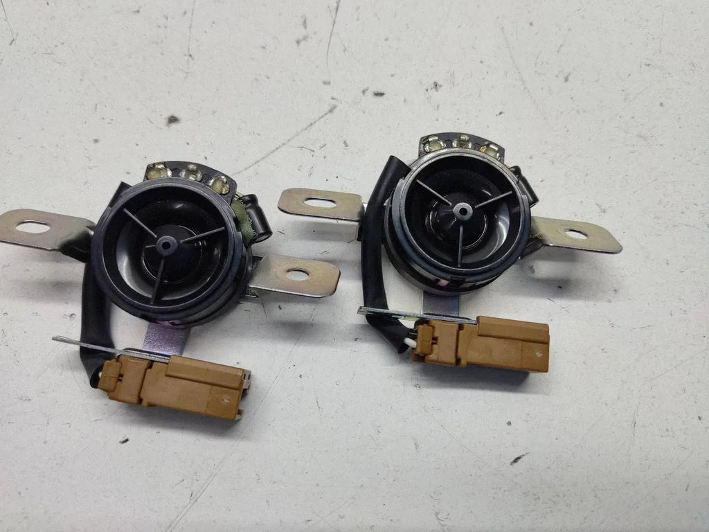 Front door high frequency speaker 5P8911100