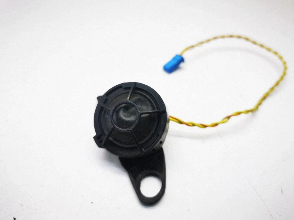 Front door high frequency speaker XQN000040