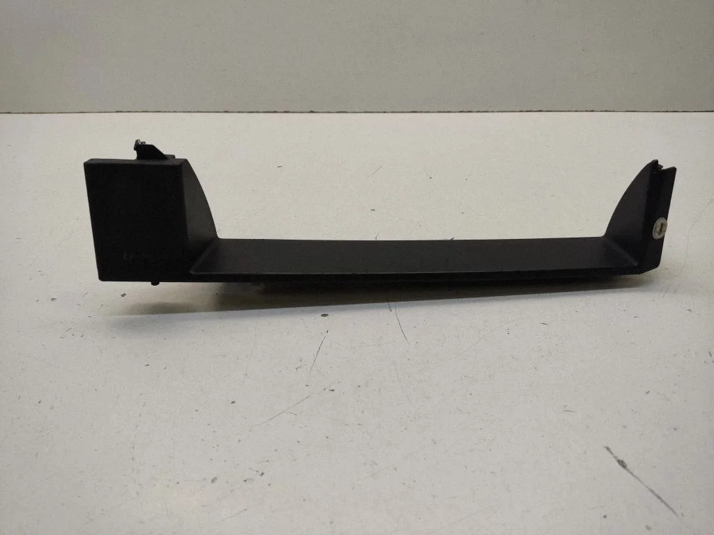 Radio/GPS head unit trim 7002950