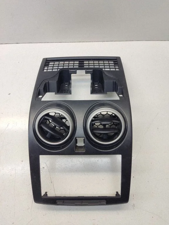 Radio/GPS head unit trim P10381A77200