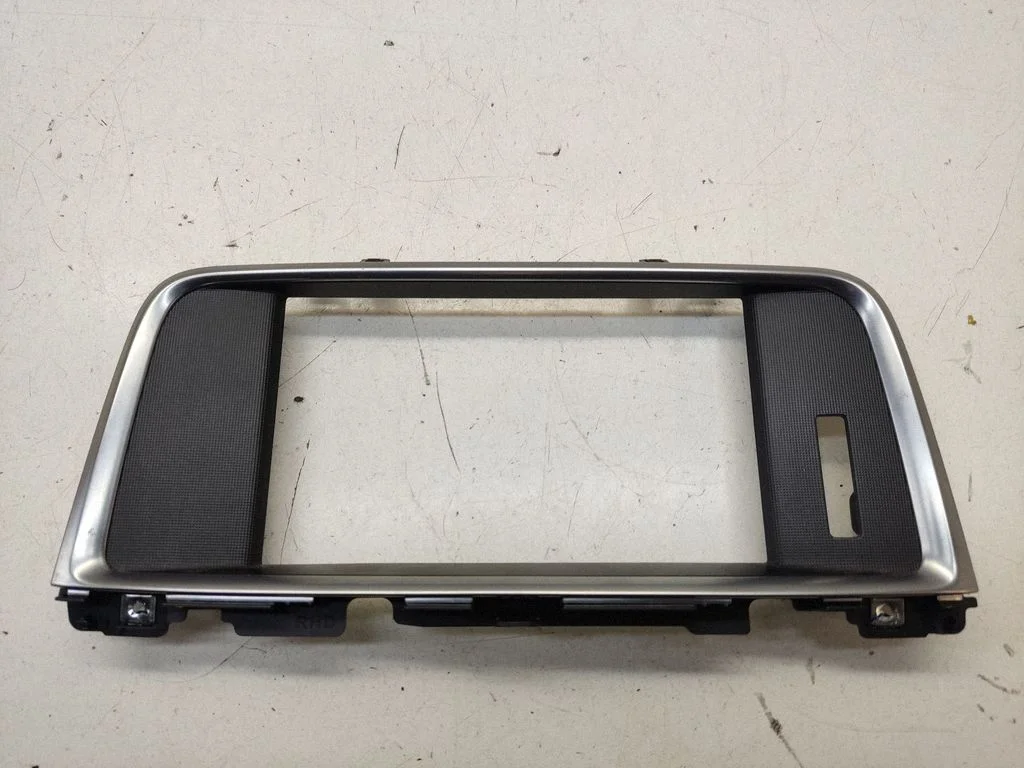 Radio/GPS head unit trim 84740D4920