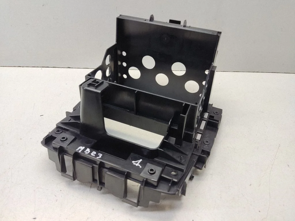 Radio/GPS head unit trim A2516800014