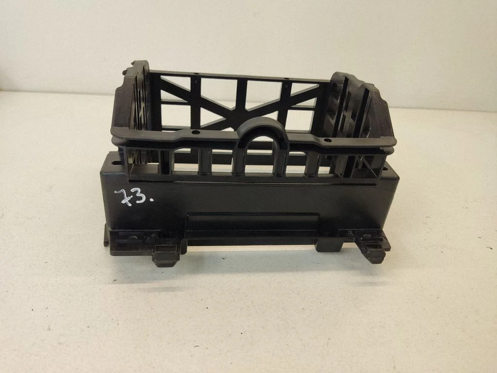 Radio/GPS head unit trim 7034118