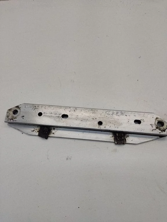 Summuti kinnitus/ hoidik – Mercedes-Benz E-klass W212 (2009-2016)