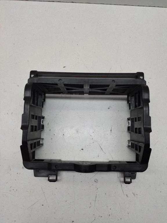 Radio/GPS head unit trim 7034118