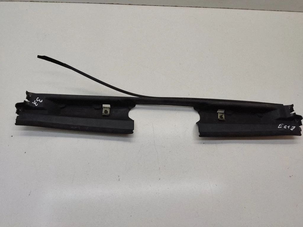 Radiator trim – BMW 5 Series E60 E61 (2004-2010)