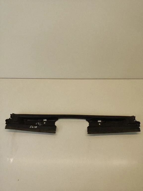 Radiator trim – BMW 5 Series E60 E61 (2004-2010)