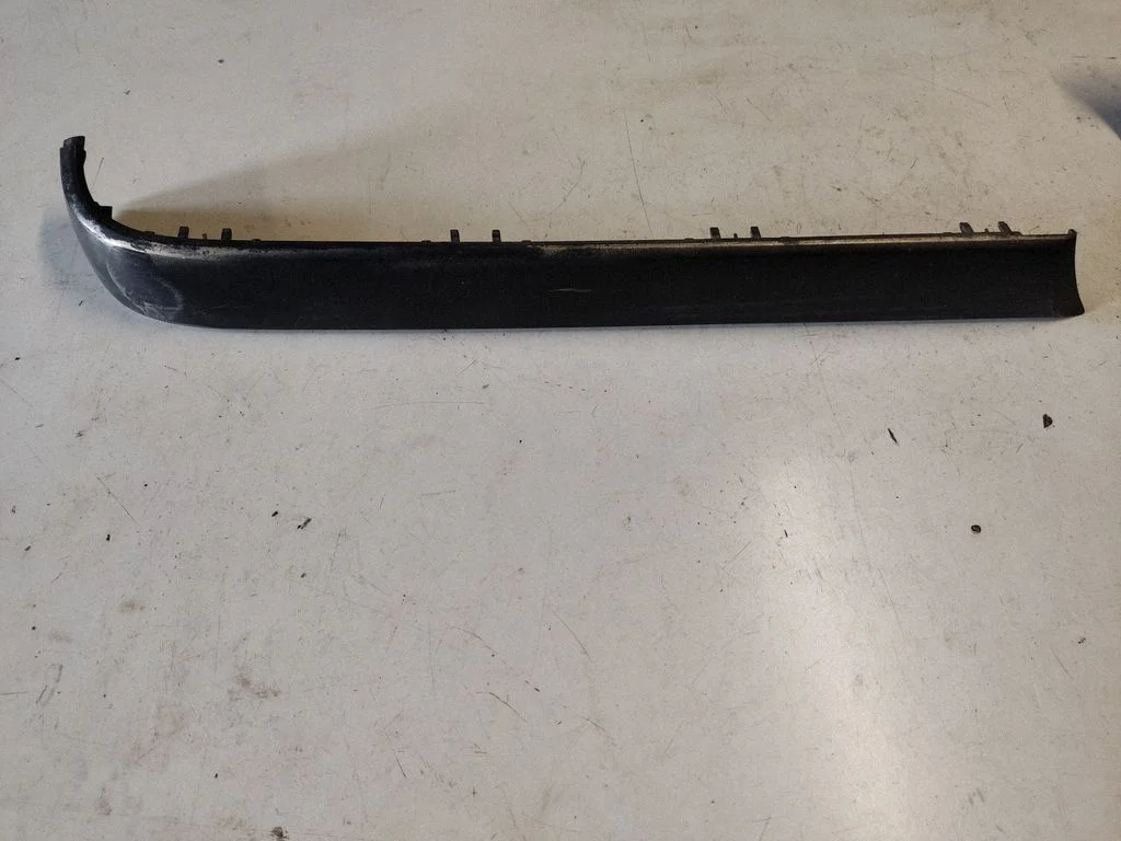 Rear bumper trim bar molding – BMW 3 Series E30 (1983-1994)