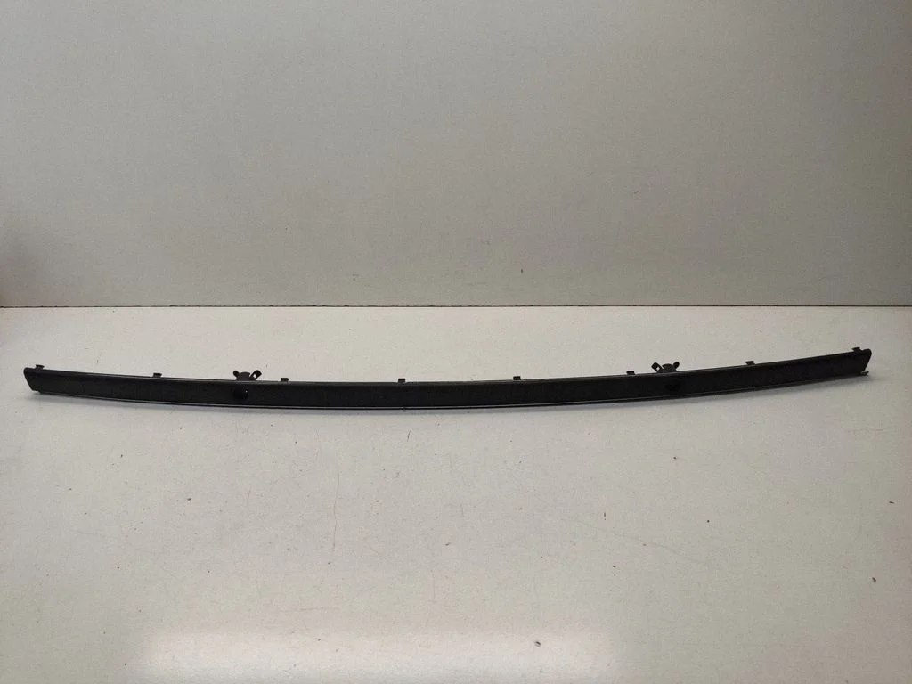 Rear bumper trim bar molding – BMW 5 Series E39 (1996-2003)