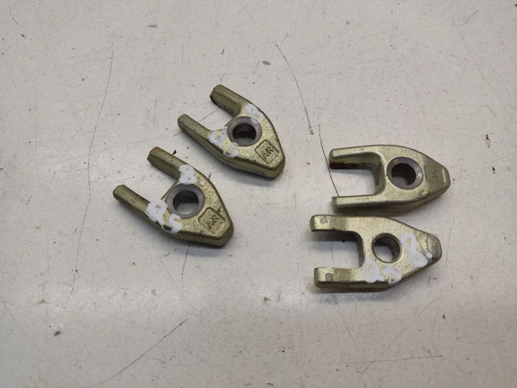 Fuel Injector clamp holder – front