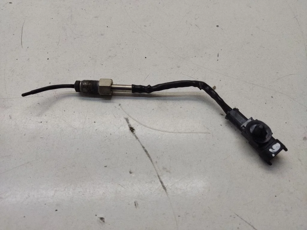 Exhaust gas temperature sensor – front