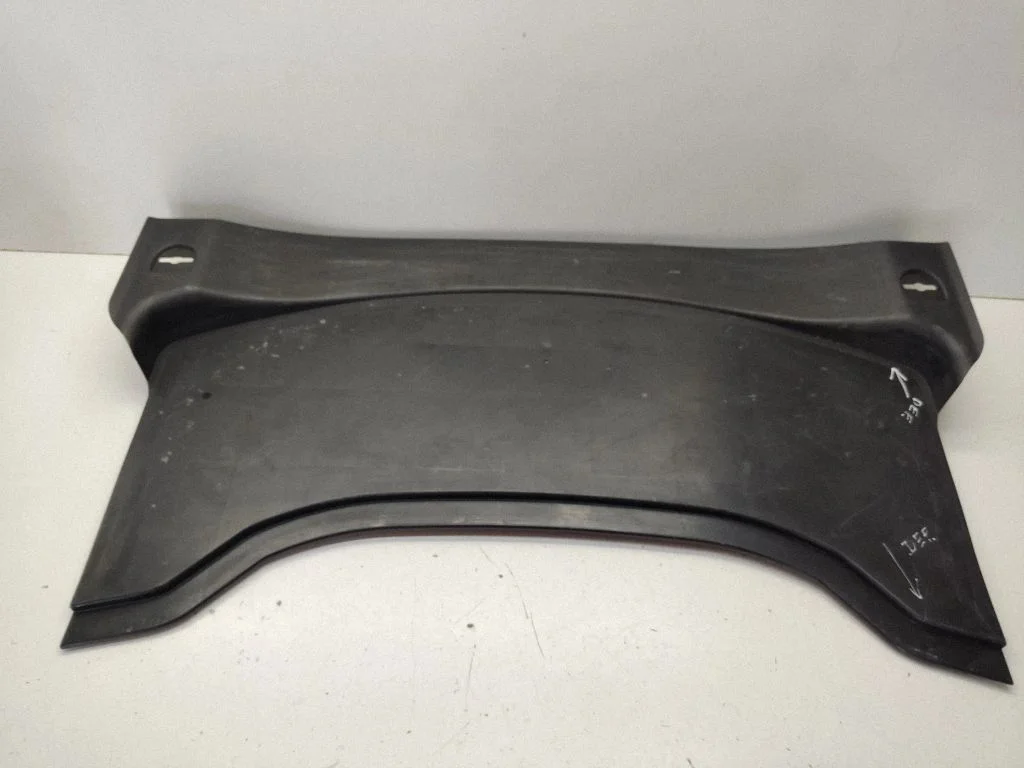 Tailgate trim – Mercedes-Benz C-Class AMG W204 (2007-2014)