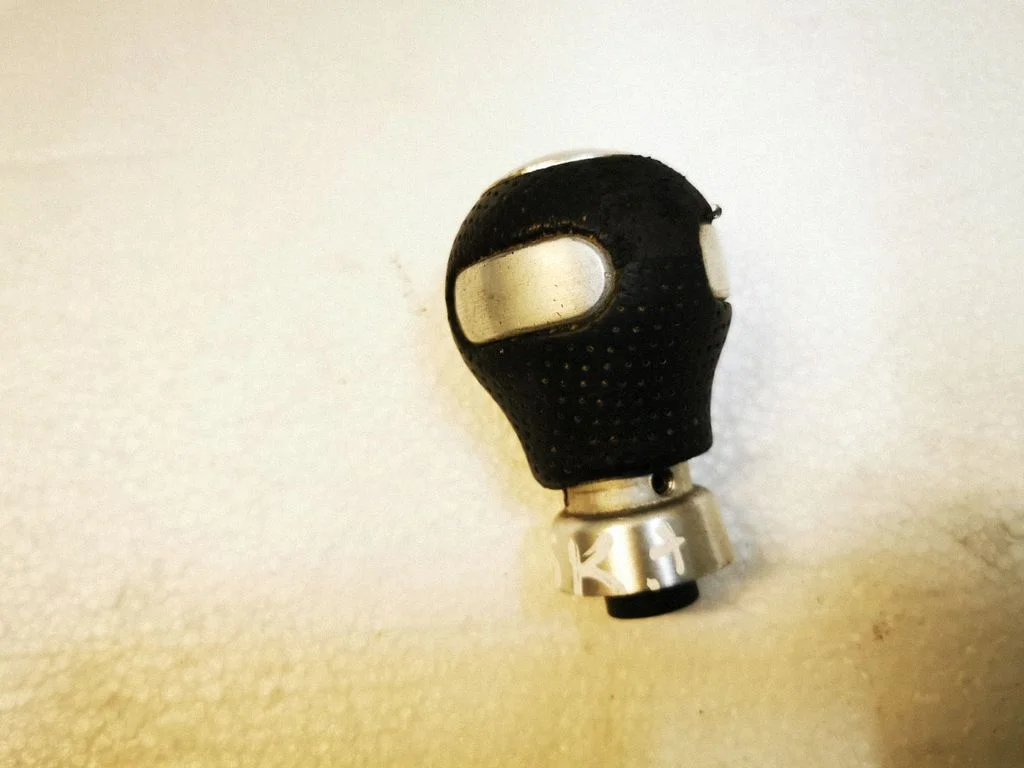 Gear lever shifter trim leather/knob – centre
