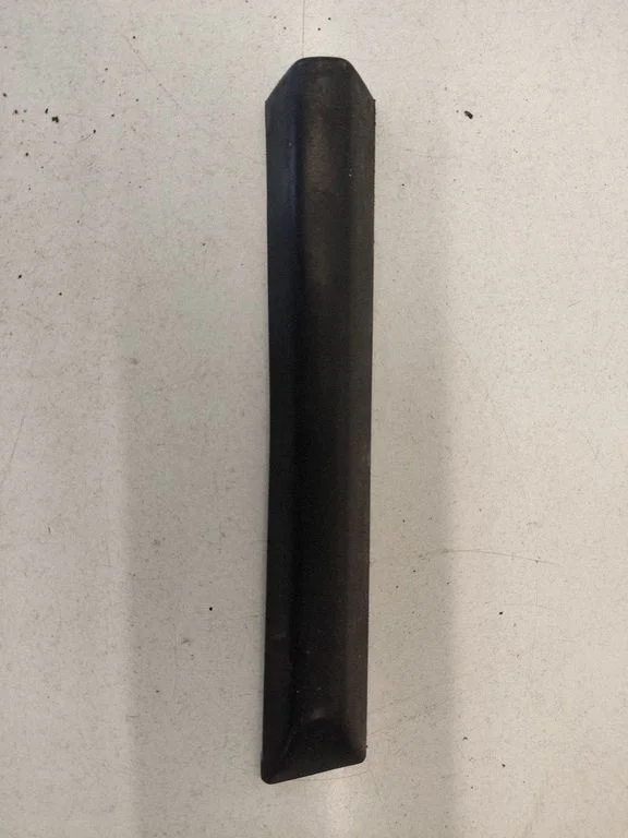 Fender trim (molding) 1960729