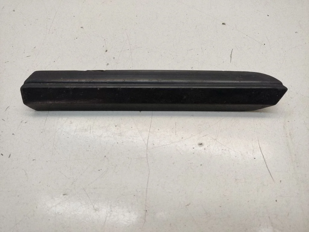 Fender trim (molding) 1953928