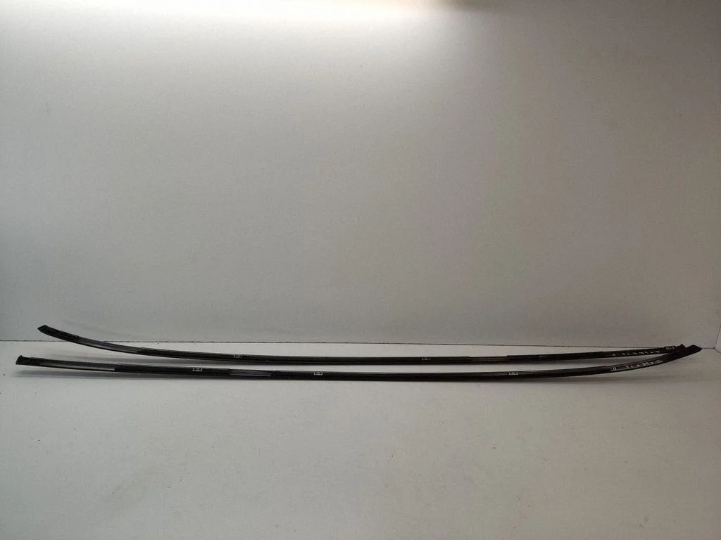 Roof trim bar molding cover