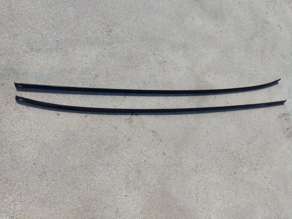 Roof trim bar molding cover