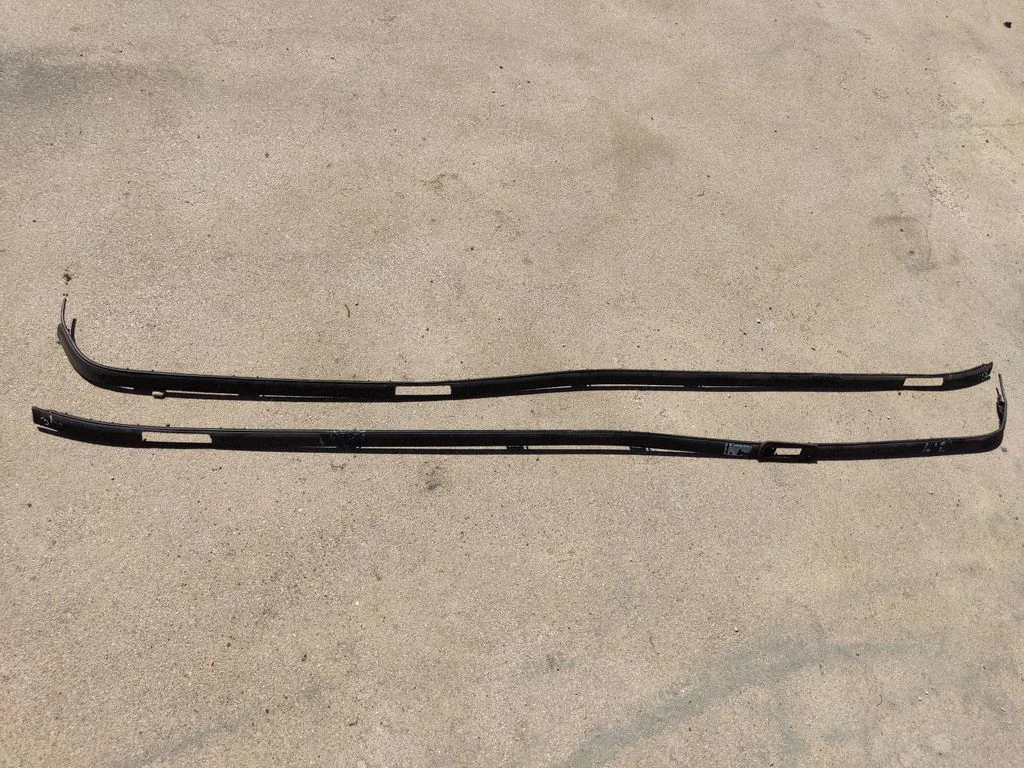 Roof trim bar molding cover