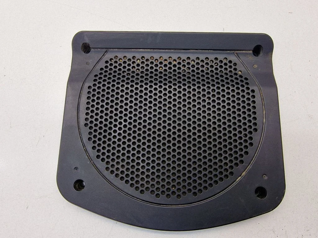 Subwoofer grill/trim – BMW 5 Series F10 F11 (2009-2016)
