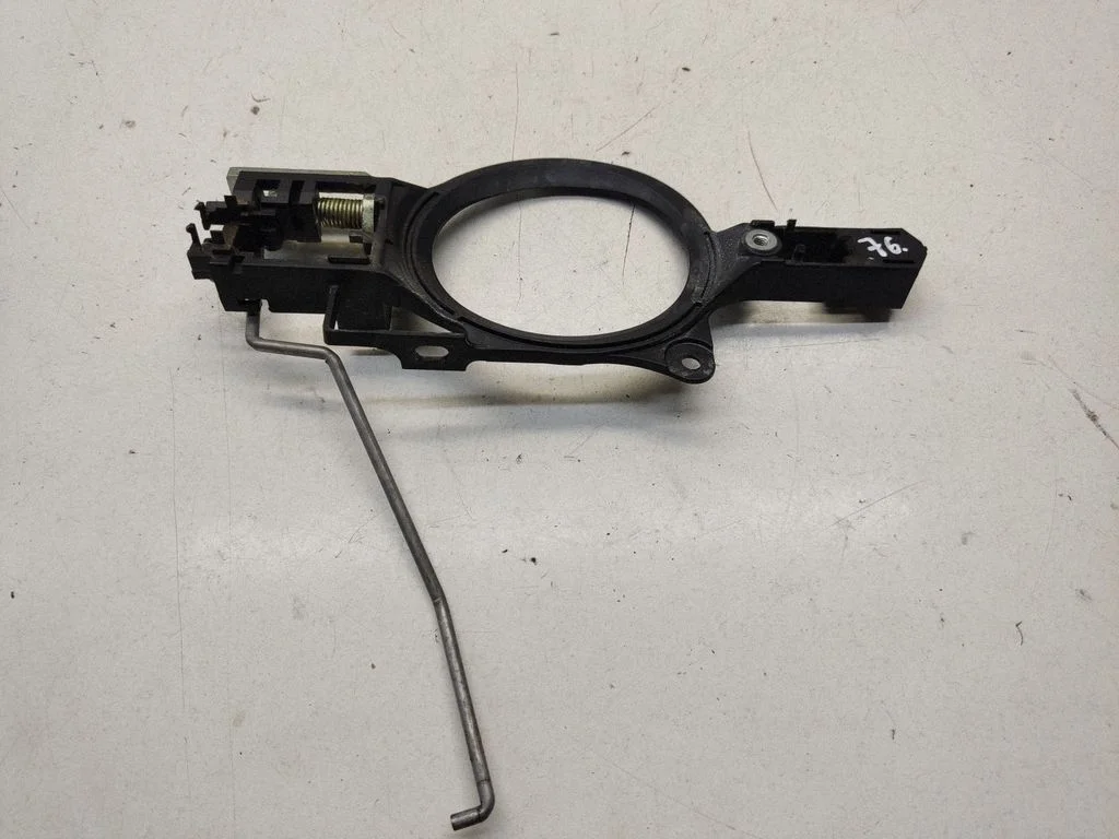 Front door exterior handle/bracket – front right