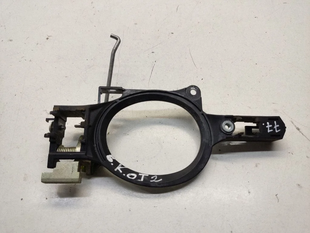 Rear door exterior handle/bracket – Mitsubishi Outlander (2007-2012)
