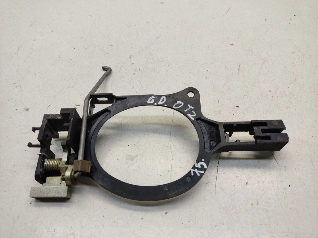Rear door exterior handle/bracket – Mitsubishi Outlander (2007-2012)