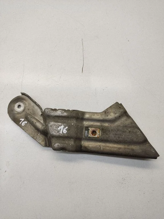 Radiator mount bracket 7140964
