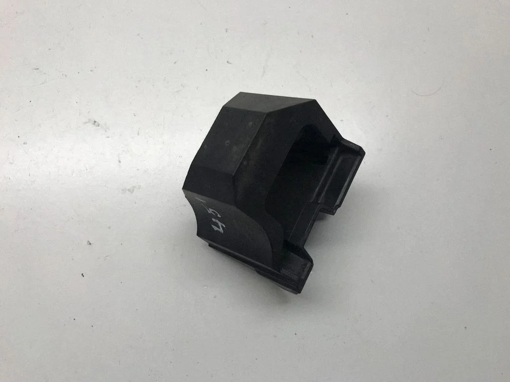 Radiaatori kinnitusklamber – BMW 1-seeria E81 E87 (2004-2011)