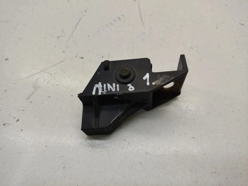 Radiator mount bracket 2751341