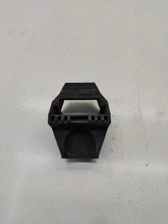 Radiator mount bracket 1436264