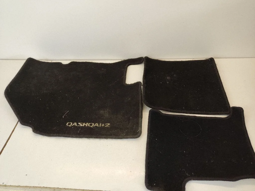 Car floor mat set – front