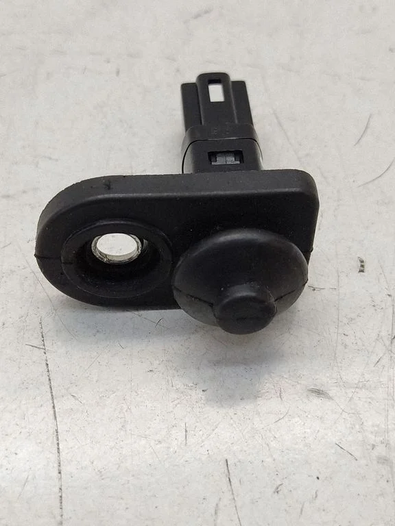 Rear door sensor – Hyundai Tucson JM (2004-2009)