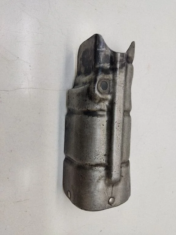 Heat shield in engine bay 7792240