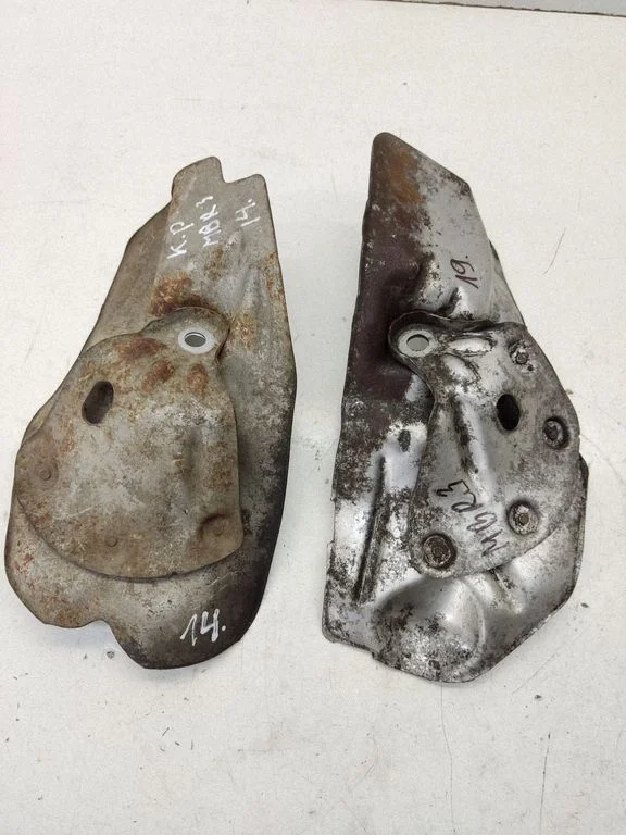 Heat shield in engine bay A2512400845