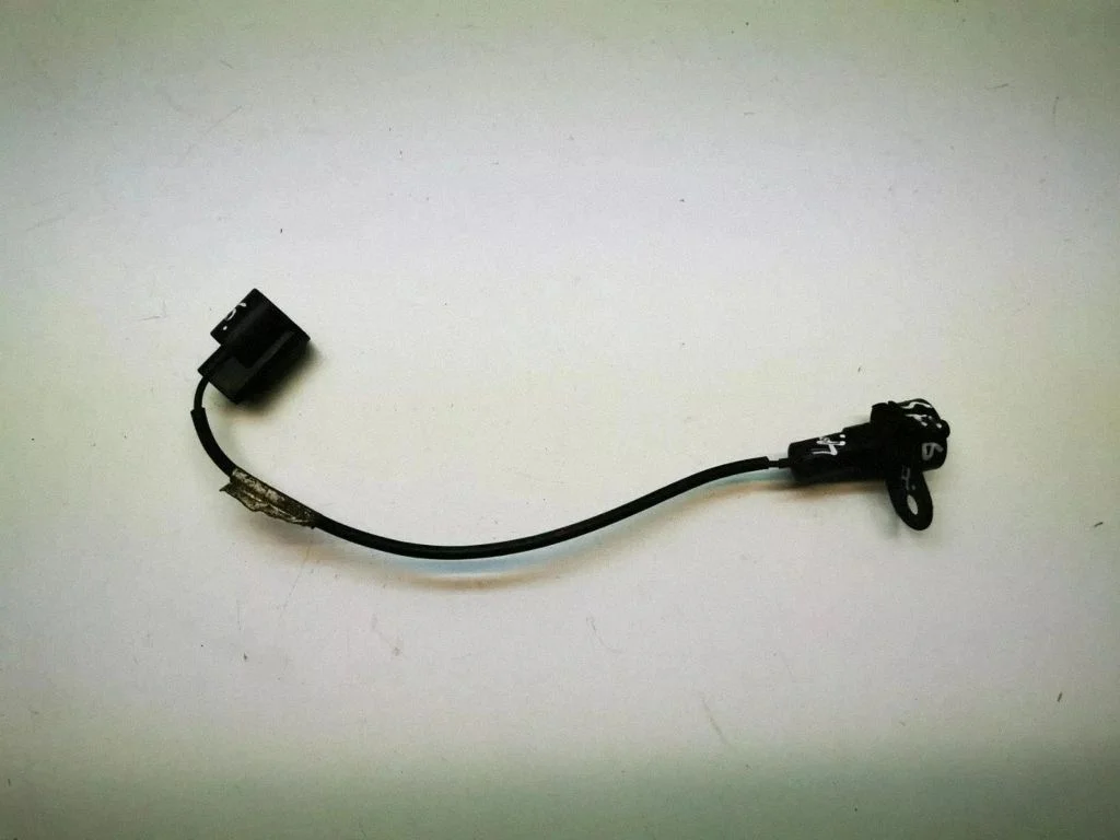 Bonnet alarm switch sensor – Hyundai Santa Fe (2000-2006)