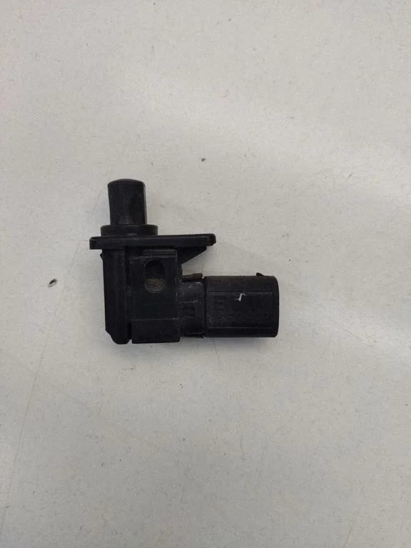 Bonnet alarm switch sensor – BMW 5 Series E60 E61 (2004-2010)