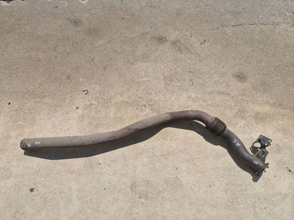 Muffler pipe connector clamp – centre