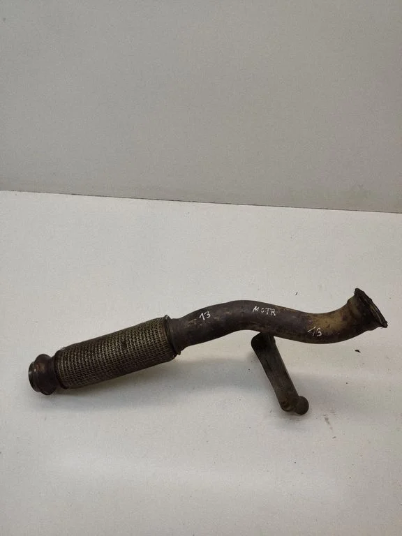 Muffler pipe connector clamp – centre