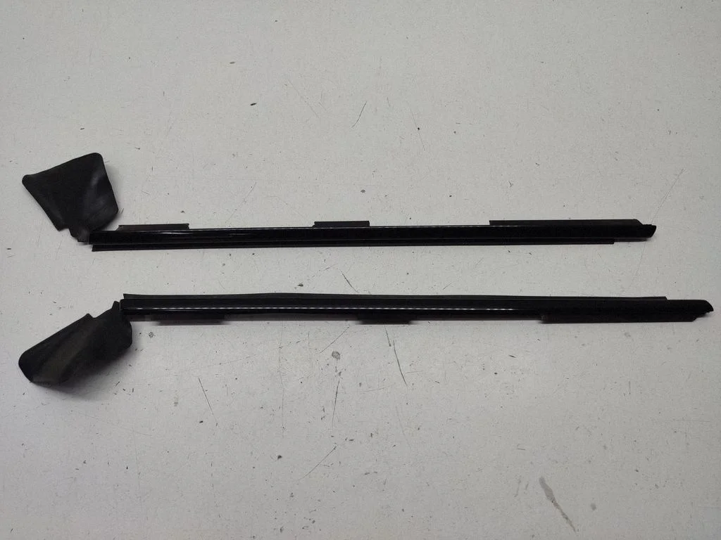 Listwa szyby przedniej 7165001