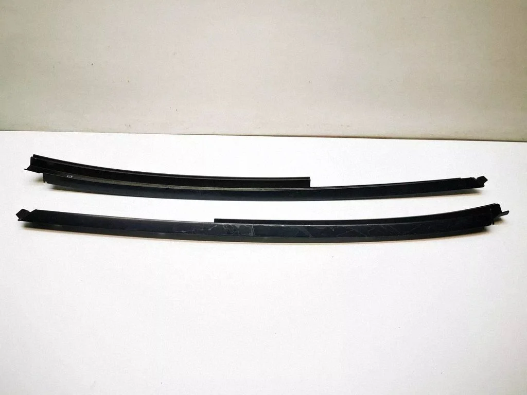 Windshield trim – front