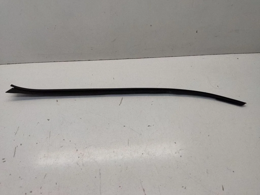 Windshield trim 3G0854328