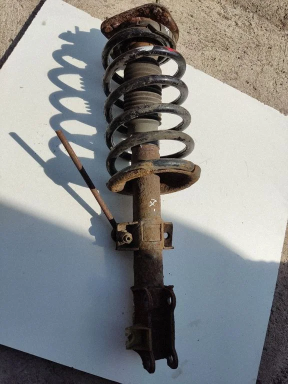 Front shock absorber with coil spring – Volvo XC90 (2003-2006)