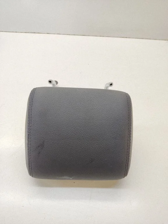 Rear seat headrest – rear left