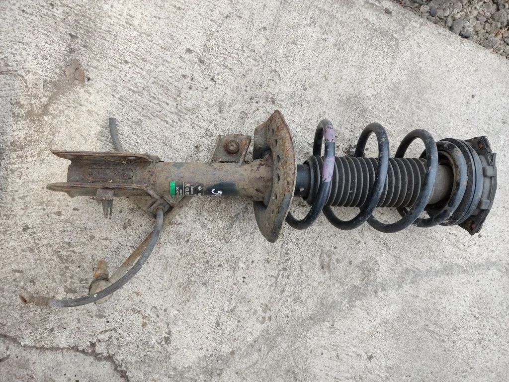 Priekšējais amortizators ar atsperi – Nissan Qashqai+2 (2008-2010)