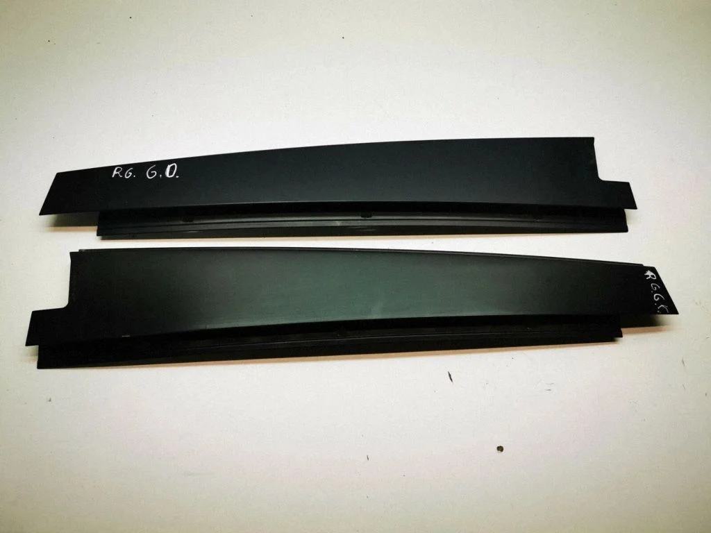 Rear door glass trim molding DDE000120PMD
