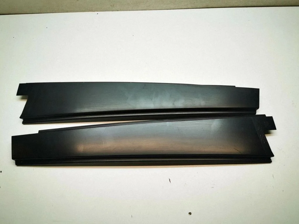 Rear door glass trim molding DDE000120PMD