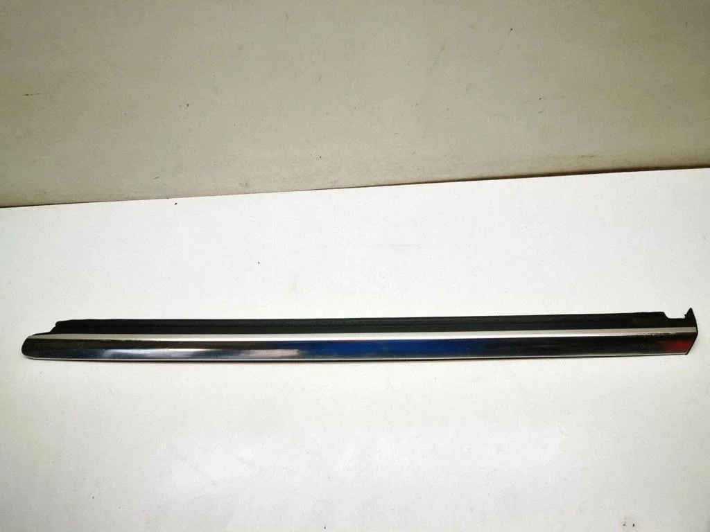 Listwa szyby drzwi tylnych 2516905280