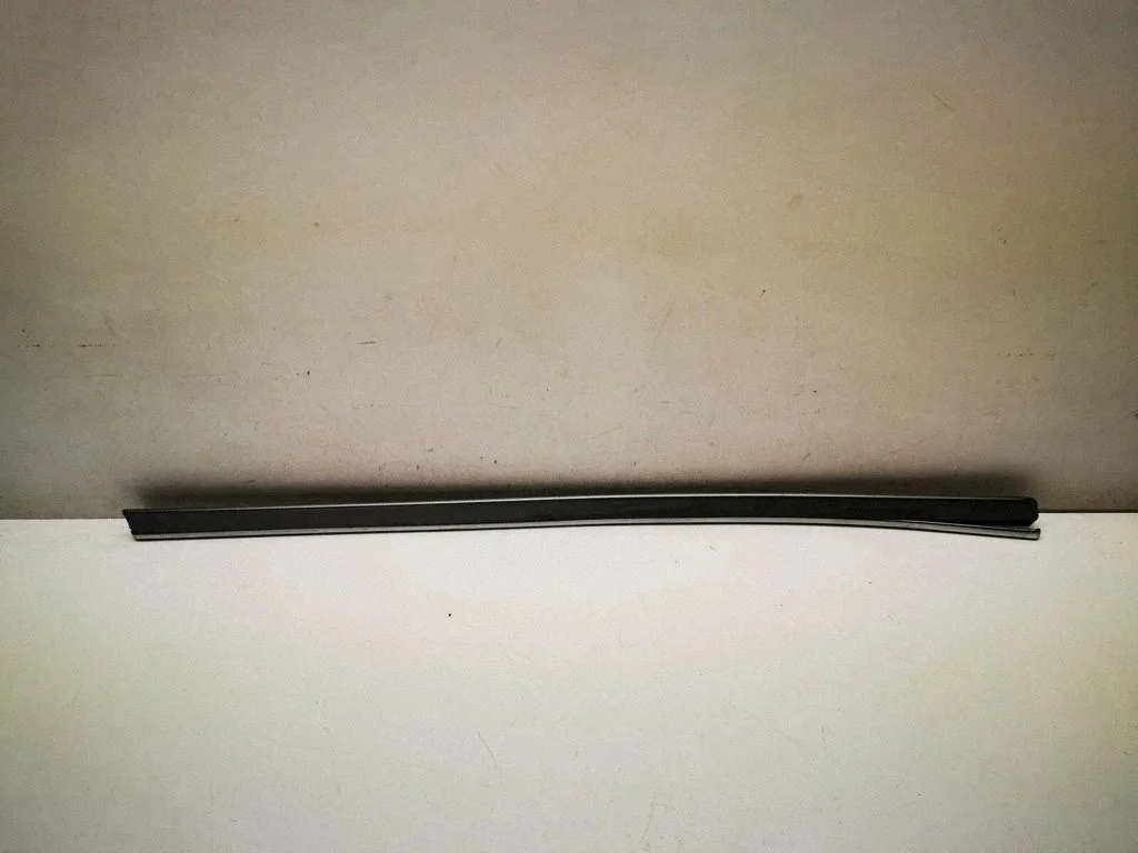 Listwa szyby drzwi tylnych C223222006